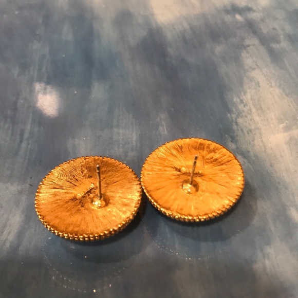 💙2 for$12 Post earrings. Shiny golden& faux pearl - Picture 2 of 2